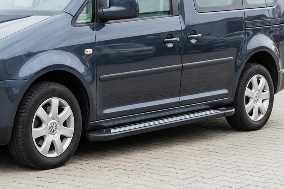 Volkswagen Caddy 2010–2015 Side steps New Vision Black (2 stuks, aluminium) Standaard basis Image