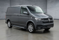 Volkswagen T6 2015–2024 Side steps New Vision Black (2 stuks, aluminium) Korte wielbasis foto 1