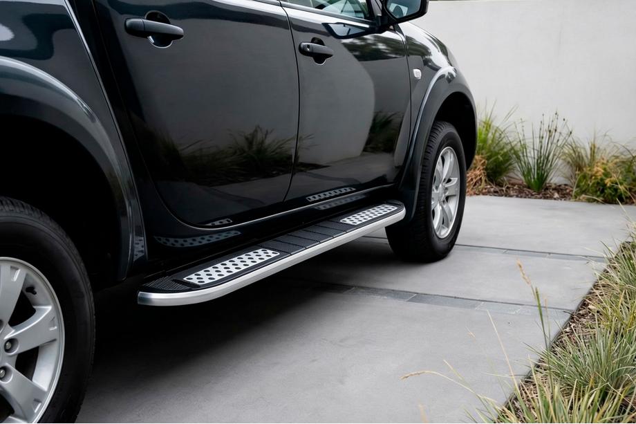 Mitsubishi L200 2015–2024 Tayga V2 side steps (2 stuks, aluminium) Foto 1
