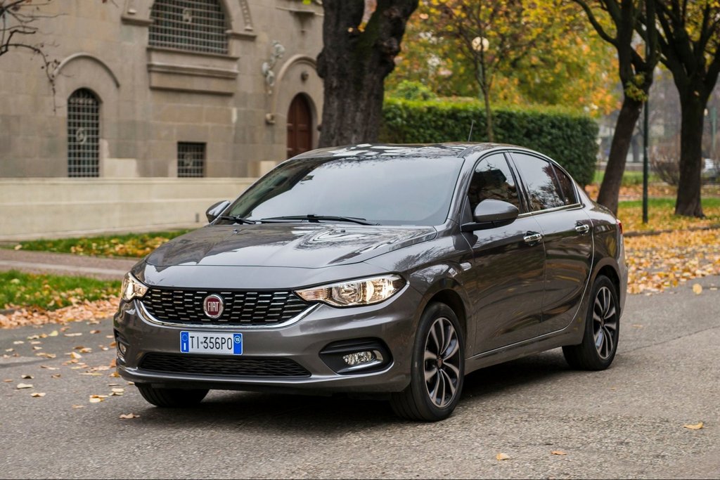 Review van de compacte sedan Fiat Tipo