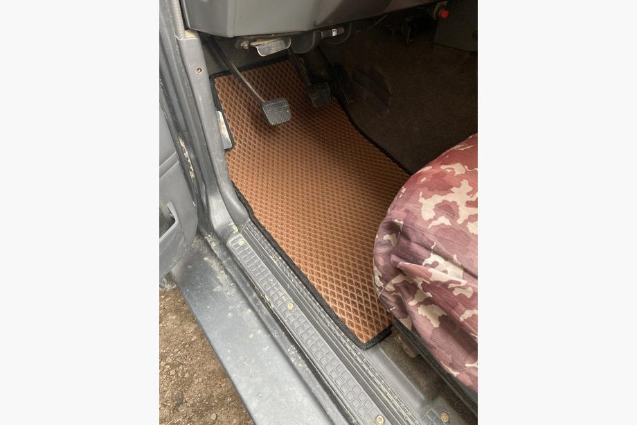 Nissan Patrol Y60 1988–1997 EVA automatten (baksteenpatroon) Kort, 5-delige set (voor en achter) Foto 11