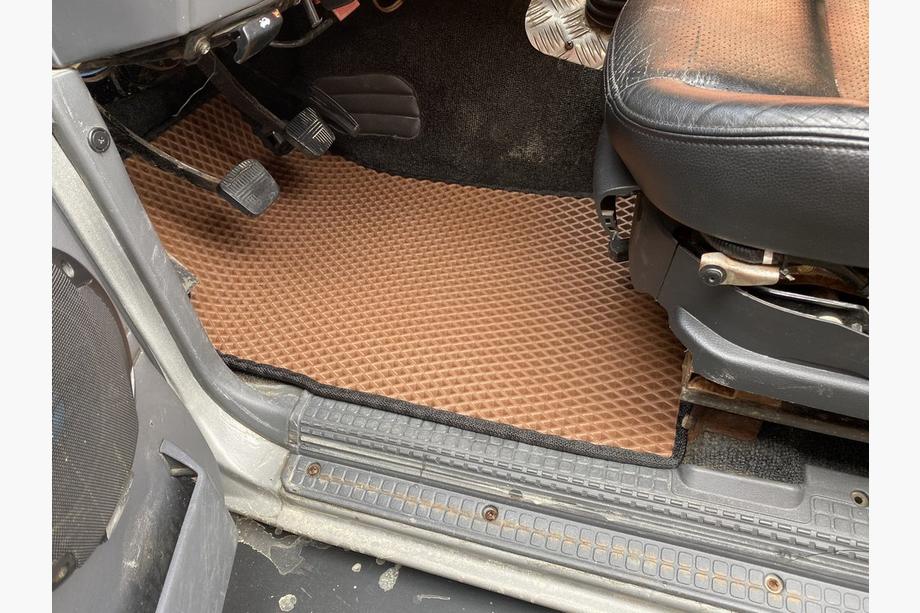 Nissan Patrol Y60 1988–1997 EVA automatten (baksteenpatroon) Kort, 5-delige set (voor en achter) Foto 12