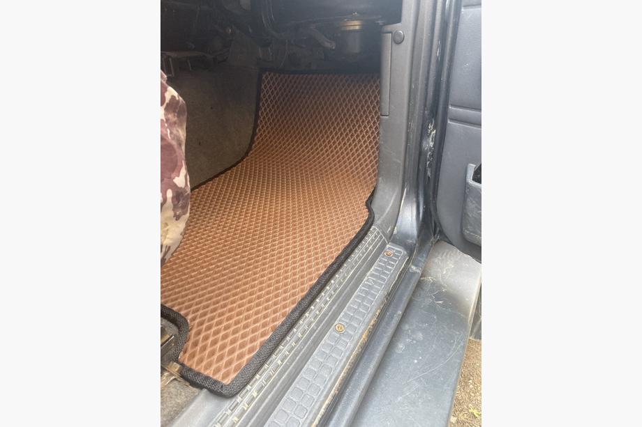 Nissan Patrol Y60 1988–1997 EVA automatten (baksteenpatroon) Kort, 5-delige set (voor en achter) Foto 5