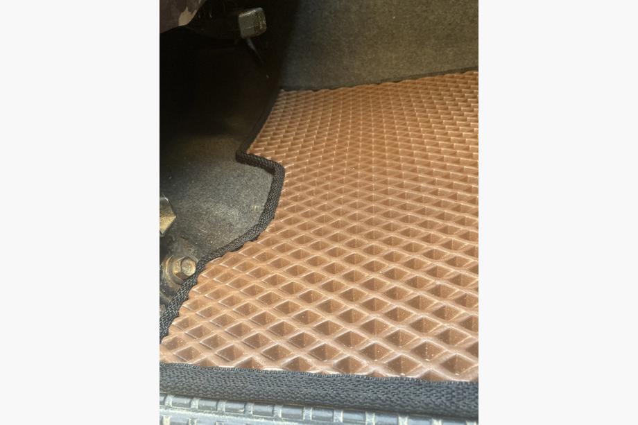 Nissan Patrol Y60 1988–1997 EVA automatten (baksteenpatroon) Kort, 5-delige set (voor en achter) Foto 6