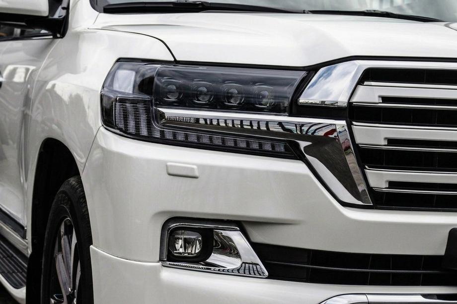 Toyota Land Cruiser 200 2007–2021 Koplampen 2016+ (Bugatti) Image
