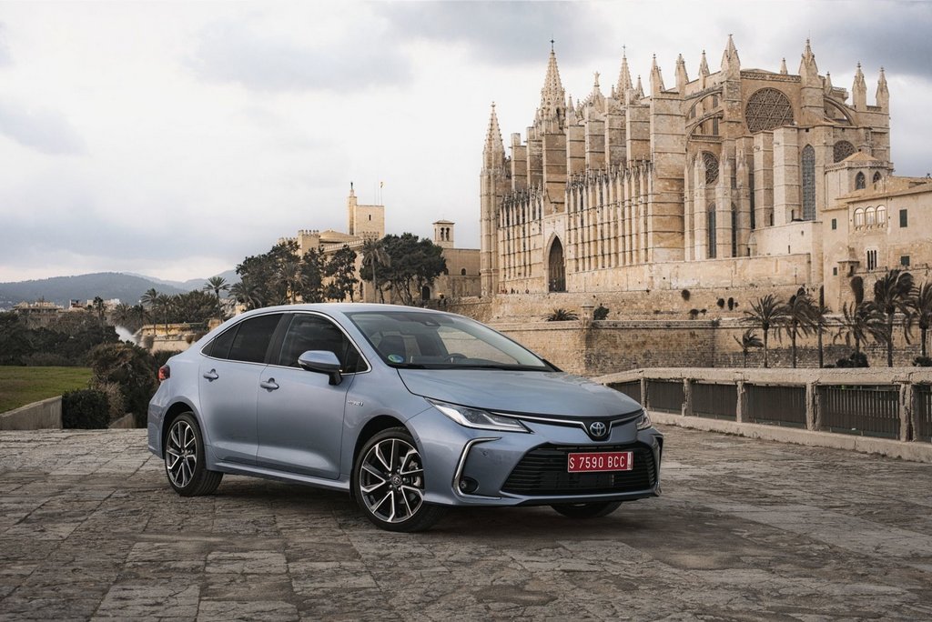 Hybride sedan Toyota Corolla