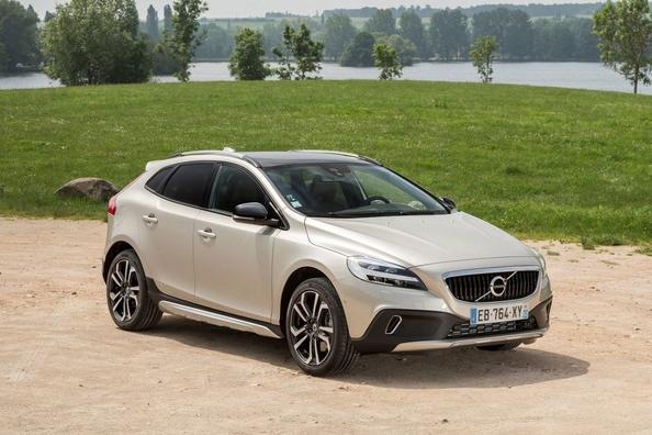 Offroad-modificatie van de hatchback Volvo V40 Cross Country