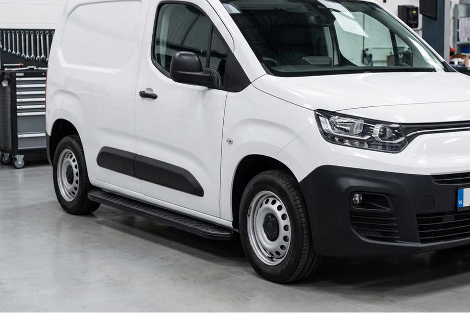Opel Combo 2019– Bosphorus Black side steps (2 stuks, aluminium) Image