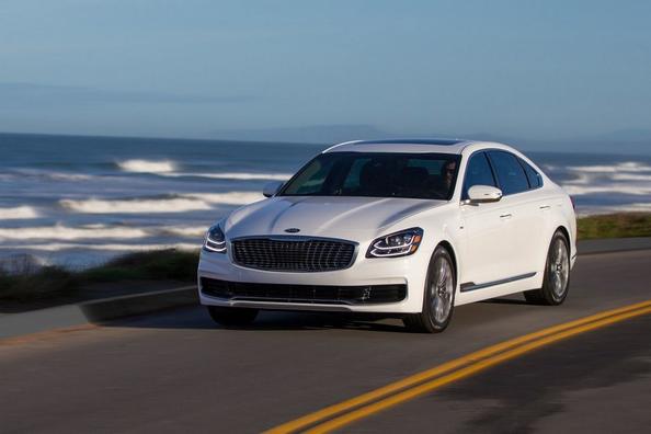 Tweede generatie van de luxesedan KIA K900