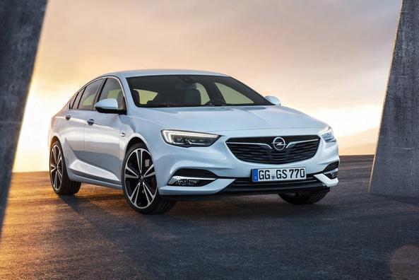 Review van de middelgrote liftback Opel Insignia Grand Sport Foto 8