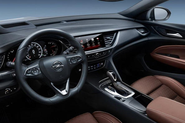 Review van de middelgrote liftback Opel Insignia Grand Sport Foto 13