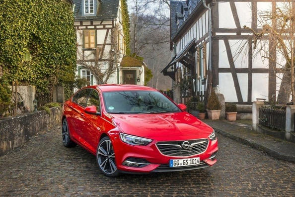 Review van de middelgrote liftback Opel Insignia Grand Sport Foto 4