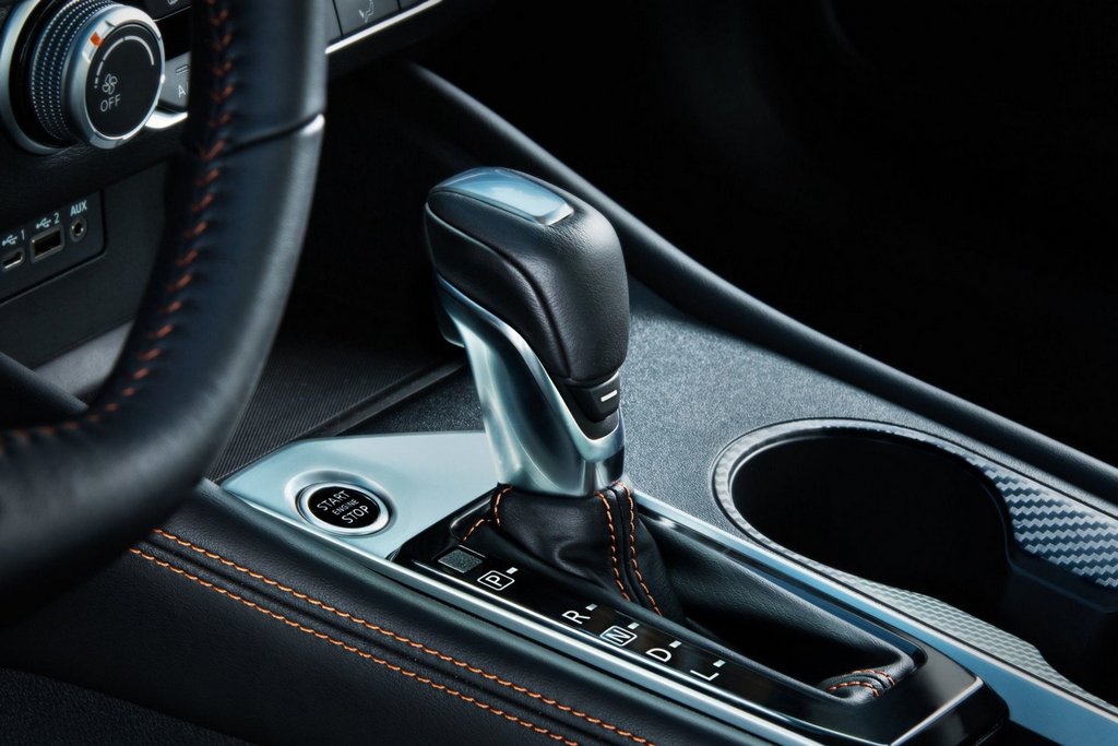 Middenklasse sedan Nissan Altima van de zesde generatie