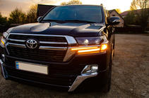Toyota Land Cruiser 200 2007–2021 Koplampwimpers met LED (2016↗) foto 6