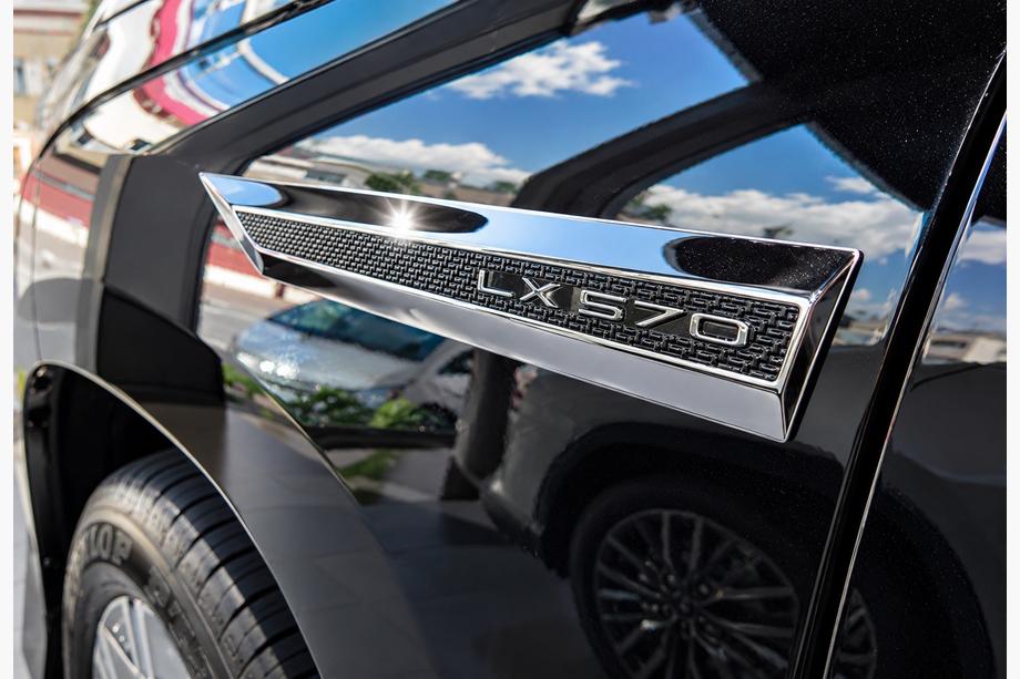 Lexus LX570/450d 2008–2022 Set carbonlook emblemen (4 stuks) Image
