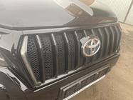 Toyota Land Cruiser Prado 150 2009–2023 Radiatorgrille 2017↗ LED (Zeus Black, met Black wenkbrauwen) foto 7