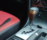 Toyota Land Cruiser 200 2007–2021 Versnellingspookknop (zwart leer + licht hout) foto 3