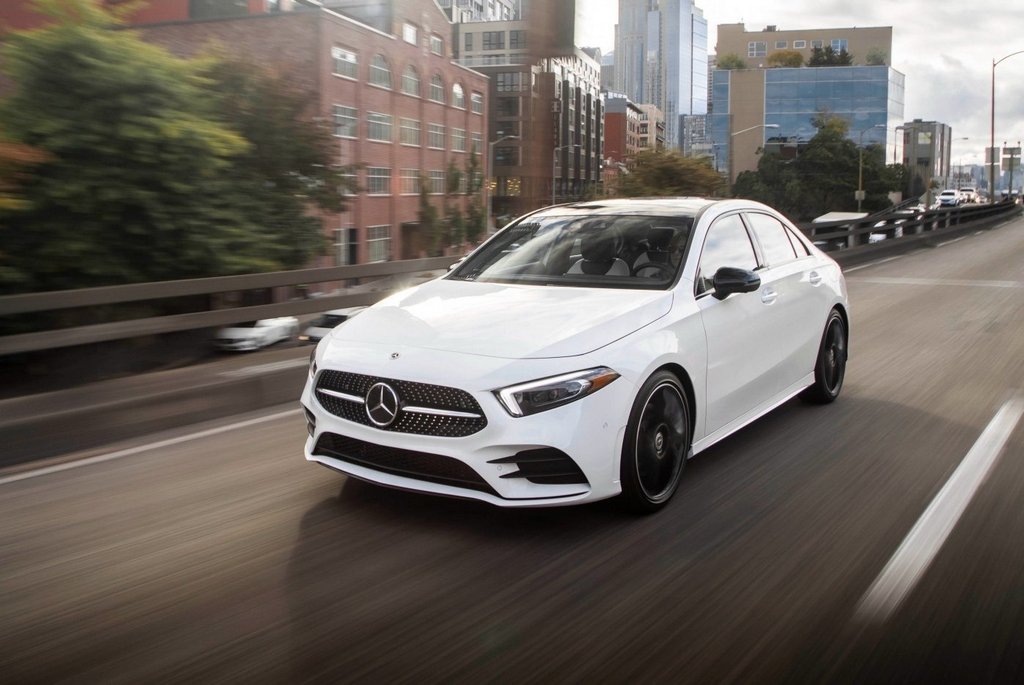 Review van de compacte Mercedes-Benz A-Class Sedan