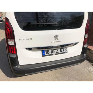 RVS sierstrip boven kentekenplaat foto 2