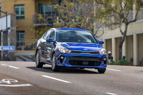 Vierde generatie van de compacte sedan KIA Rio