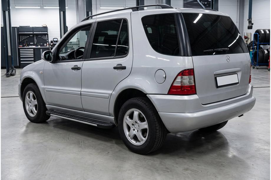Mercedes ML W163 1997–2005 Bosphorus Grey zijsteps (set van 2, aluminium) Image