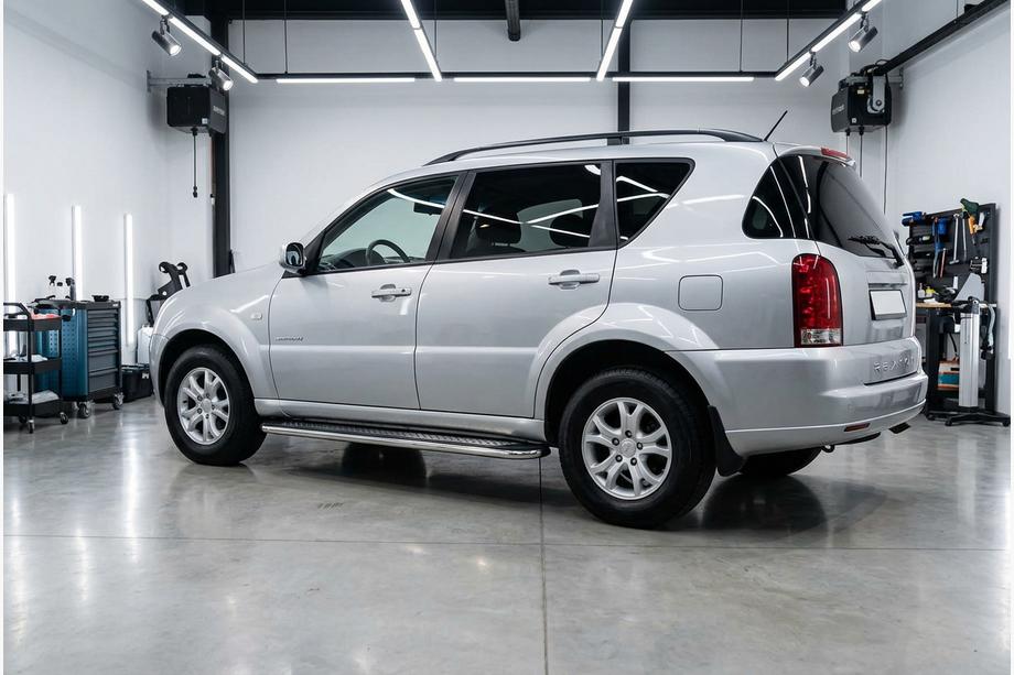 SsangYong Rexton I 2001–2017 Maydos V2 side steps (set 2 st., aluminium/RVS) 2012-2017 Image