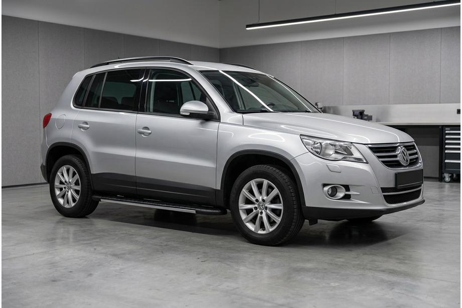 Volkswagen Tiguan 2007–2016 Bosphorus Grey zijsteps (set van 2, aluminium) Image