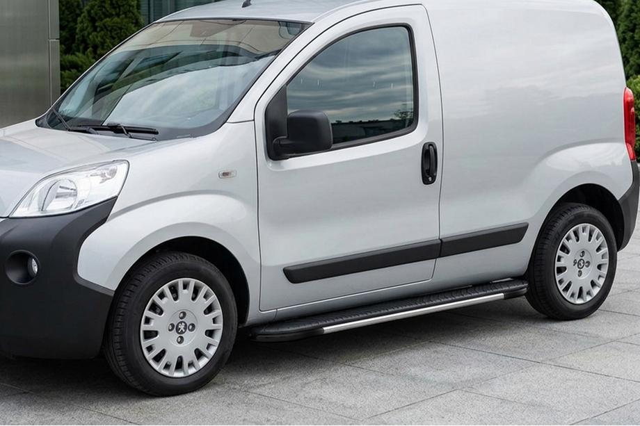 Fiat Fiorino/Qubo 2008–2024 Bosphorus Grey zijsteps (set van 2, aluminium) Image