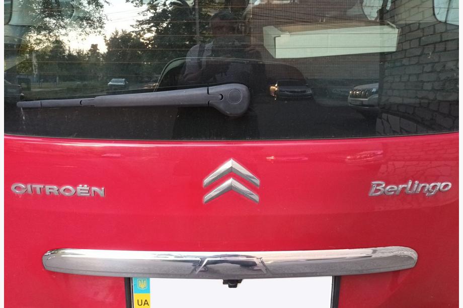 Peugeot Partner Tepee 2008–2018 Chromen sierlijst boven de kentekenplaat (RVS) Image