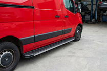 Nissan NV400 2010–2024 Side steps Maya V1 (2 stuks, aluminium) Lange wielbasis foto 1