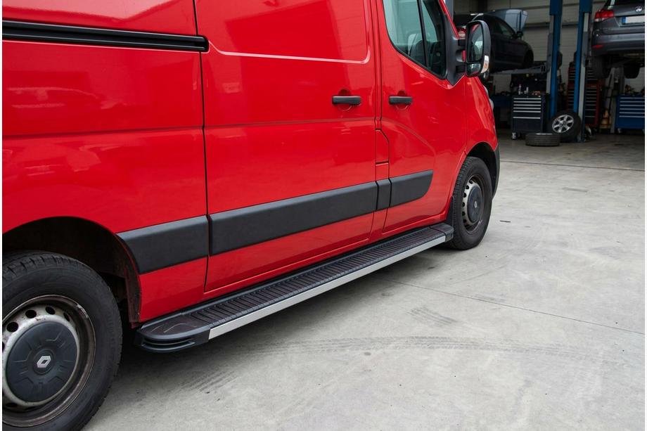 Nissan NV400 2010–2024 Side steps Maya V1 (2 stuks, aluminium) Lange wielbasis Image