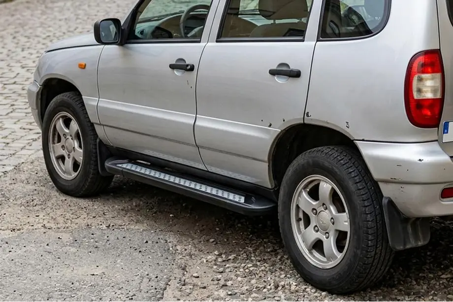 Chevrolet Niva 1998–2020 Side steps New Vision Black (2 stuks, aluminium) Image
