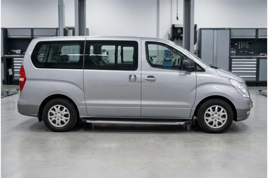 Hyundai H300, H1, Starex 2008–2020 BlackLine side steps (set van 2, aluminium) Foto 2