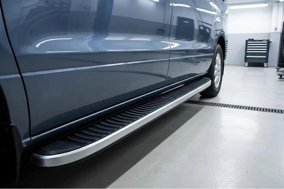 Hyundai H300, H1, Starex 2008–2020 Side steps Tayga Grey (2 st., aluminium) Image