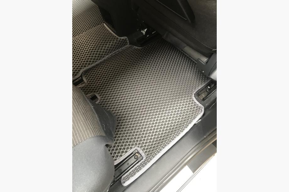 Volkswagen Sharan 2010–2023 Polyurethaan automatten (2e rij, EVA, zwart) Foto 2