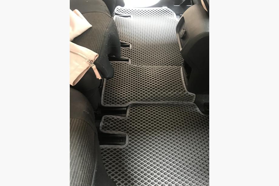Volkswagen Sharan 2010–2023 Polyurethaan automatten (2e rij, EVA, zwart) Foto 4