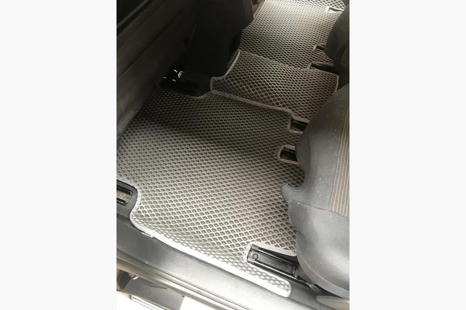 Volkswagen Sharan 2010–2023 Polyurethaan automatten (2e rij, EVA, zwart) Foto 5