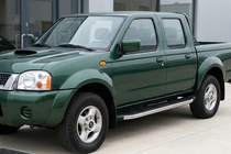 Nissan NP300 1999–2015 BlackLine zijsteps (2 stuks, aluminium) foto 1