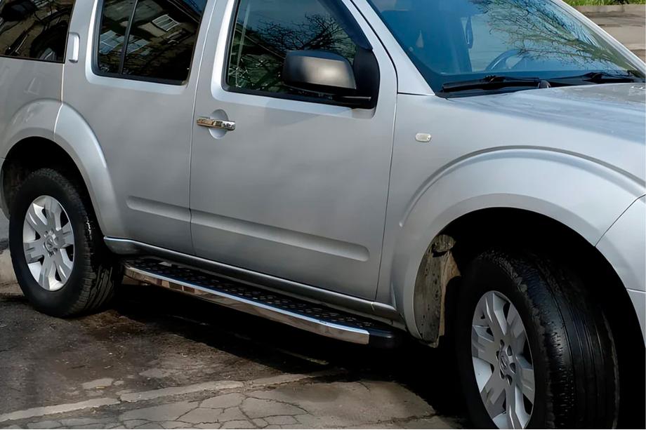 Nissan Pathfinder R51 2005–2014 BlackLine side steps (set van 2, aluminium) Image