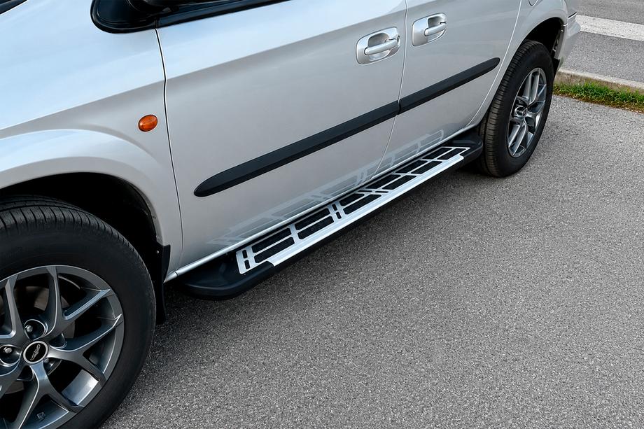 Chrysler Voyager 2001–2007 Sunrise side steps (2 stuks, aluminium) Image