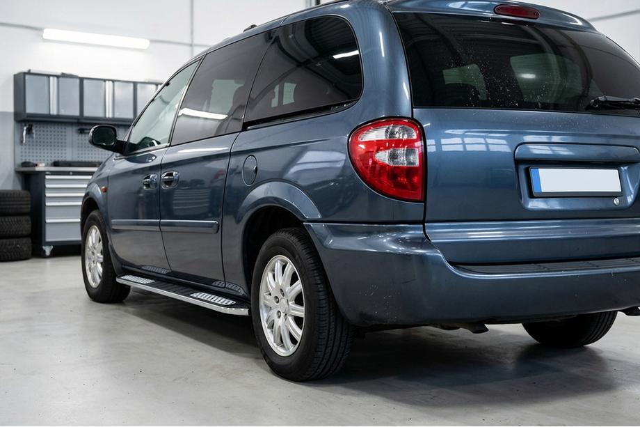 Chrysler Voyager 2001–2007 Tayga V2 side steps (2 stuks, aluminium) Image