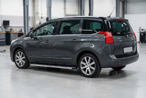 Peugeot 5008 2009–2016 BlackLine zijsteps (2 stuks, aluminium) foto 1