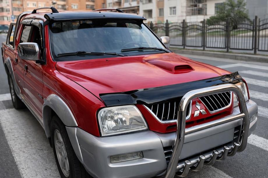 Mitsubishi L200 1996–2006 Motorkapdeflector (EuroCap) Image