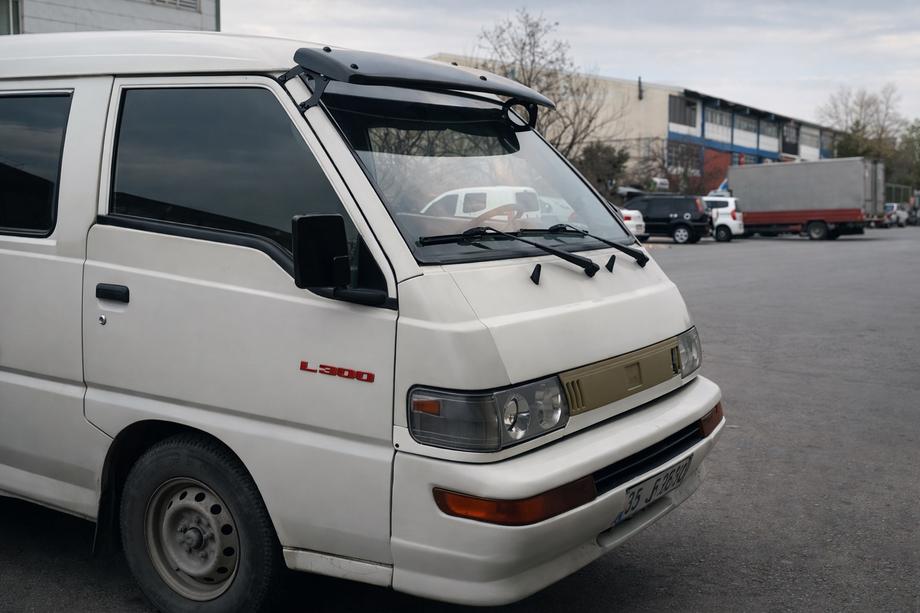 Mitsubishi L300 1986–2013 Zonneklep voor de voorruit Foto 2
