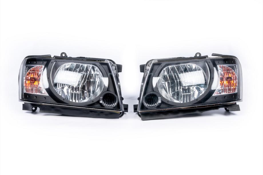 Nissan Patrol Y61 1997–2011 Koplampenset Safari Black (2004-2008, 2 stuks) Foto 2