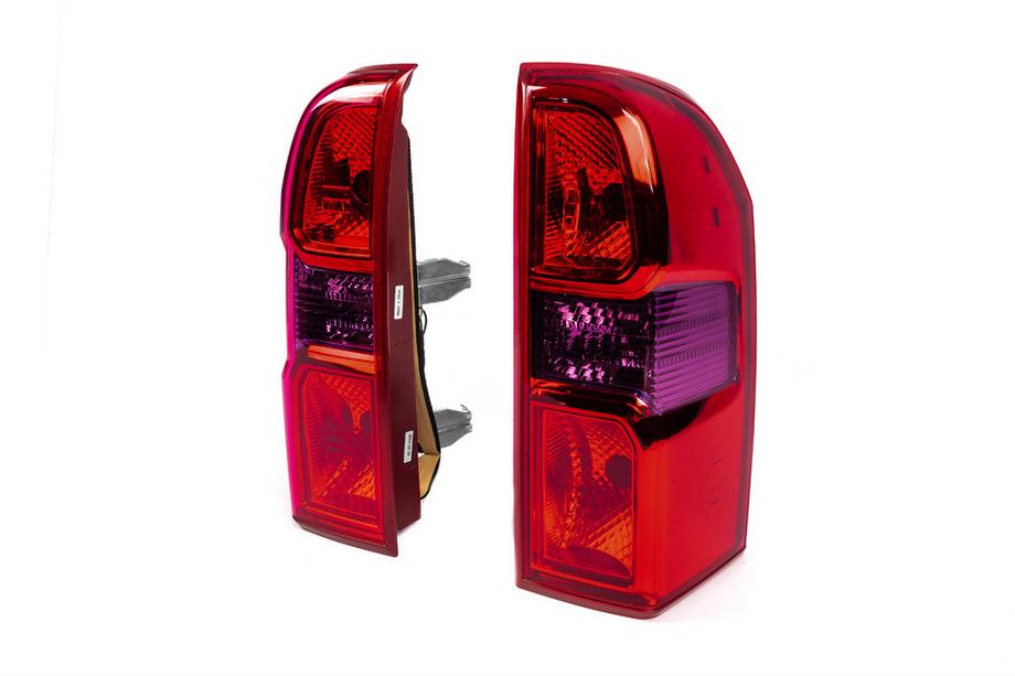 Nissan Patrol Y61 1997–2011 Achterlichten RED (2004-2008, 2 stuks) Foto 1