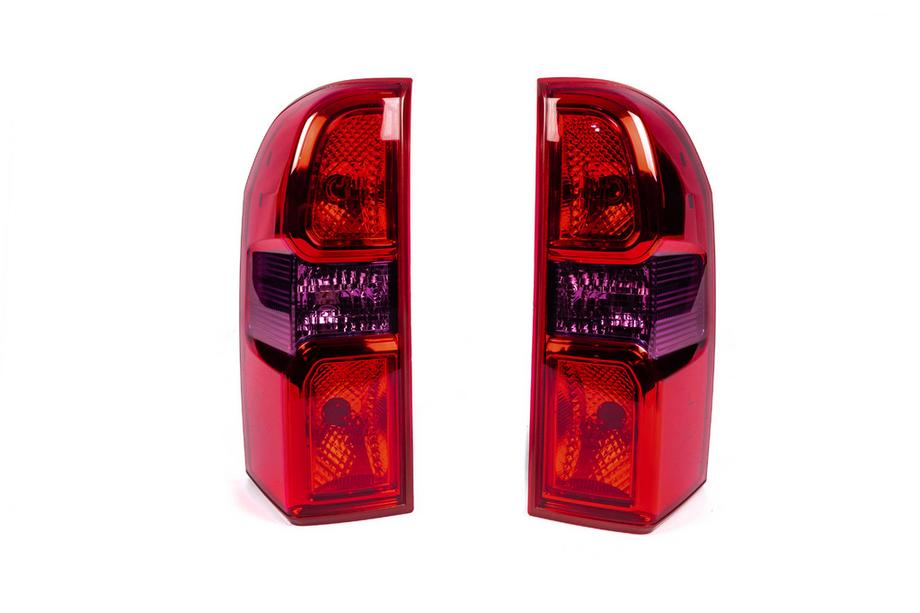 Nissan Patrol Y61 1997–2011 Achterlichten RED (2004-2008, 2 stuks) Foto 4