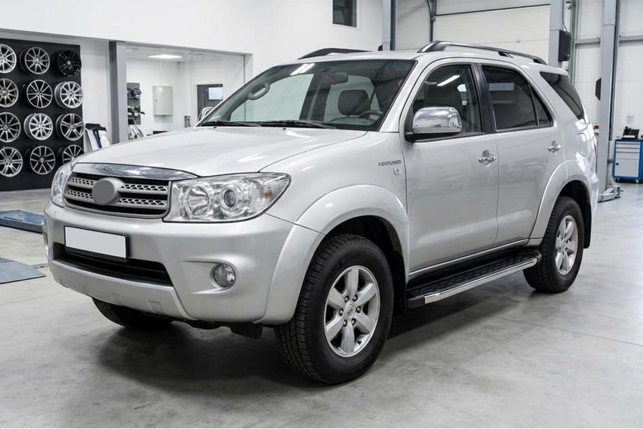 Toyota Fortuner 2006–2015 BlackLine side steps (2 stuks, aluminium) Image