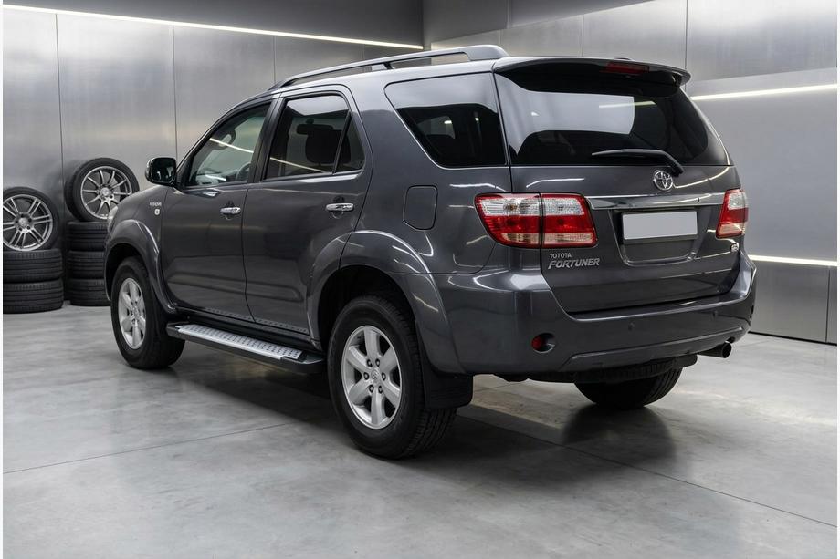 Toyota Fortuner 2006–2015 Side steps Allmond Grey (set van 2, aluminium) Image
