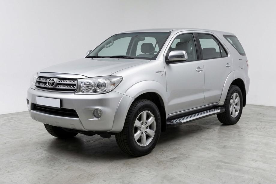 Toyota Fortuner 2006–2015 Side steps Line (2 st., aluminium) Foto 1